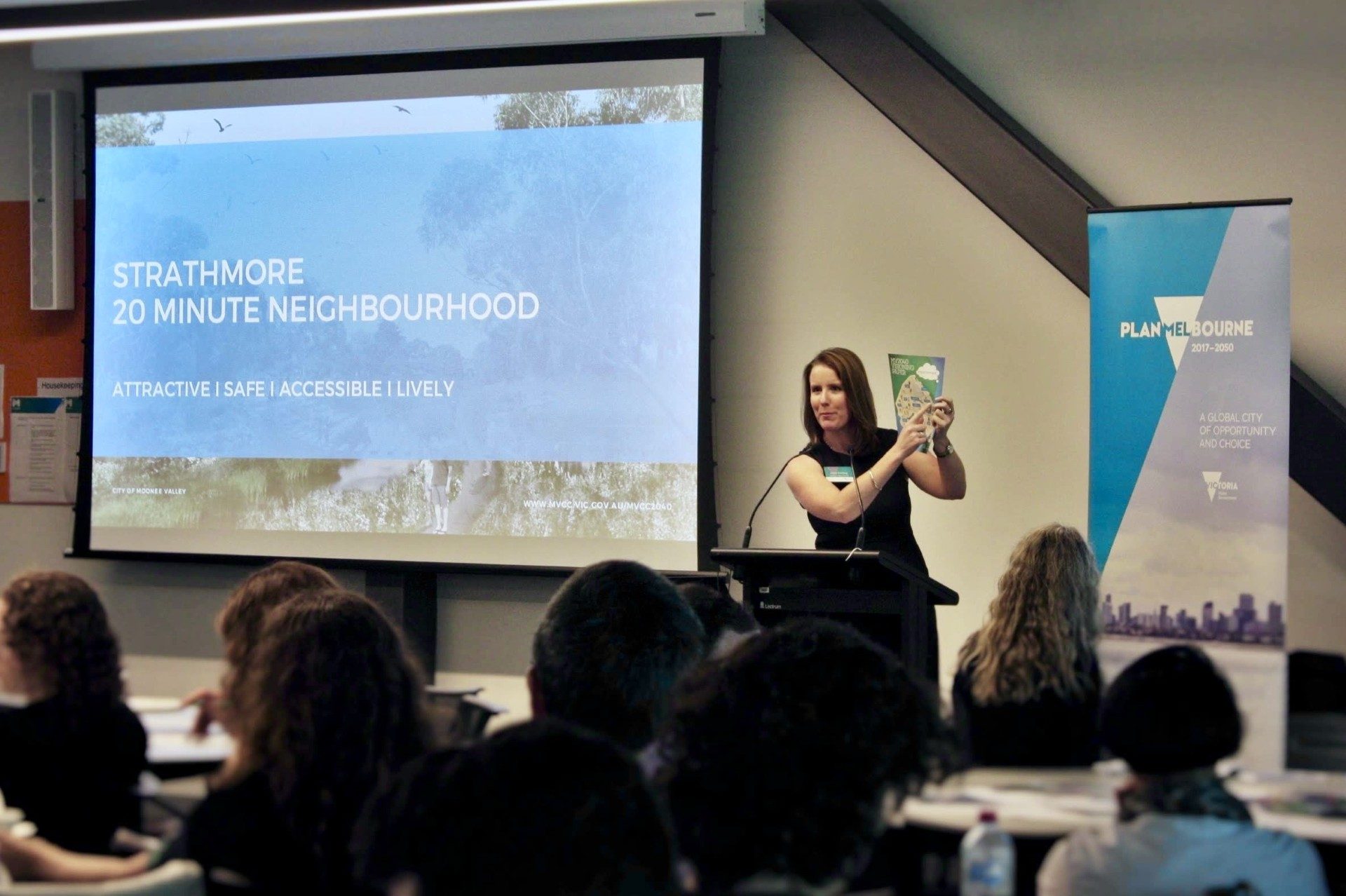Jessie Wright presenting a 20-minute neighbourhood strategy at a local government planning session